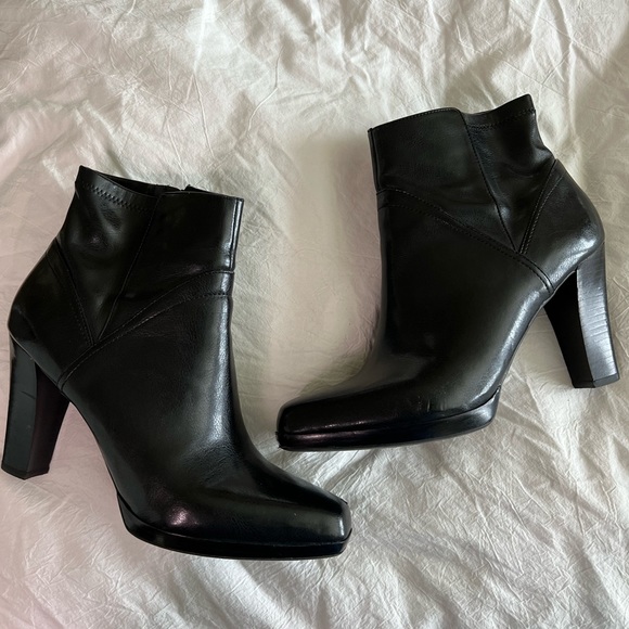 Franco Sarto Shoes - Franco Sarto Women’s Black Ankle zip booties 8.5